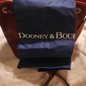 Nwot Dooney and Bourke pebbled leather bag
